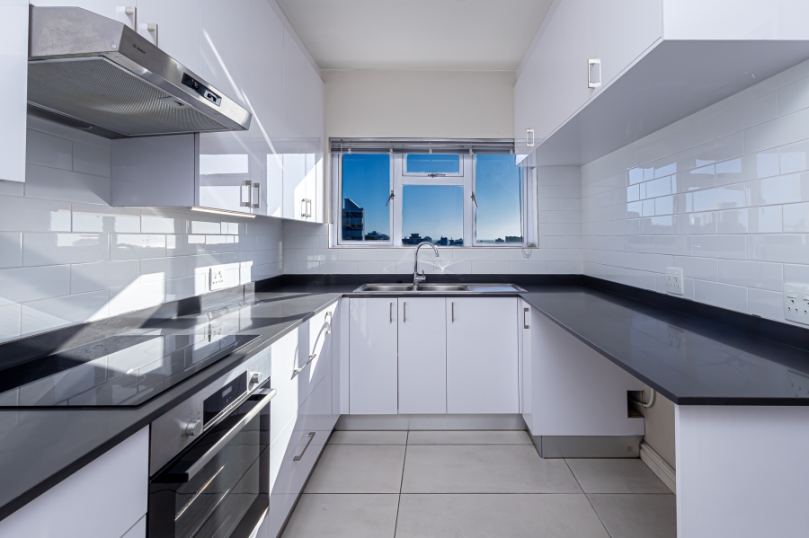 To Let 2 Bedroom Property for Rent in Green Point Western Cape